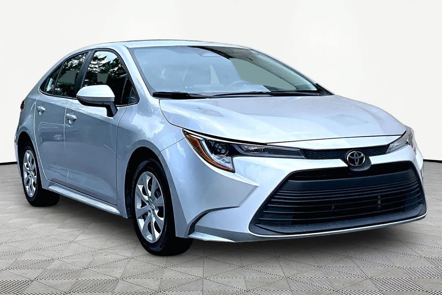 Certified 2025 Toyota Corolla LE FWD image 3