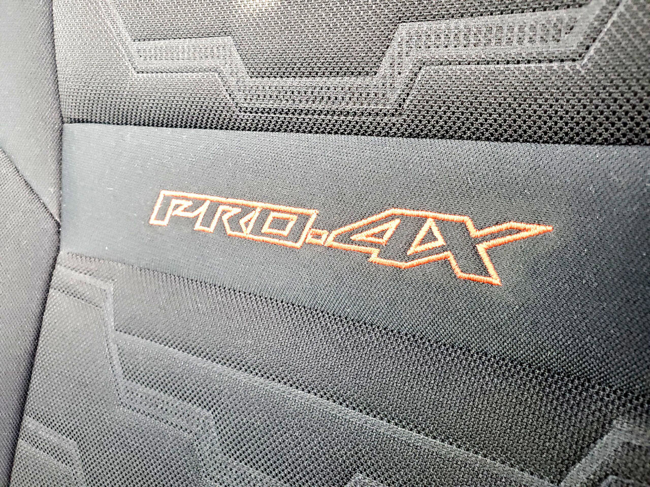 Used 2022 Nissan Frontier PRO-4X image 11