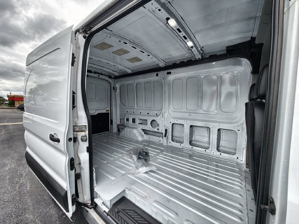 Used 2023 Ford E-Transit Medium Roof RWD image 22