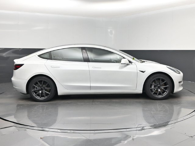 Used 2020 Tesla Model 3 Standard Range RWD image 2