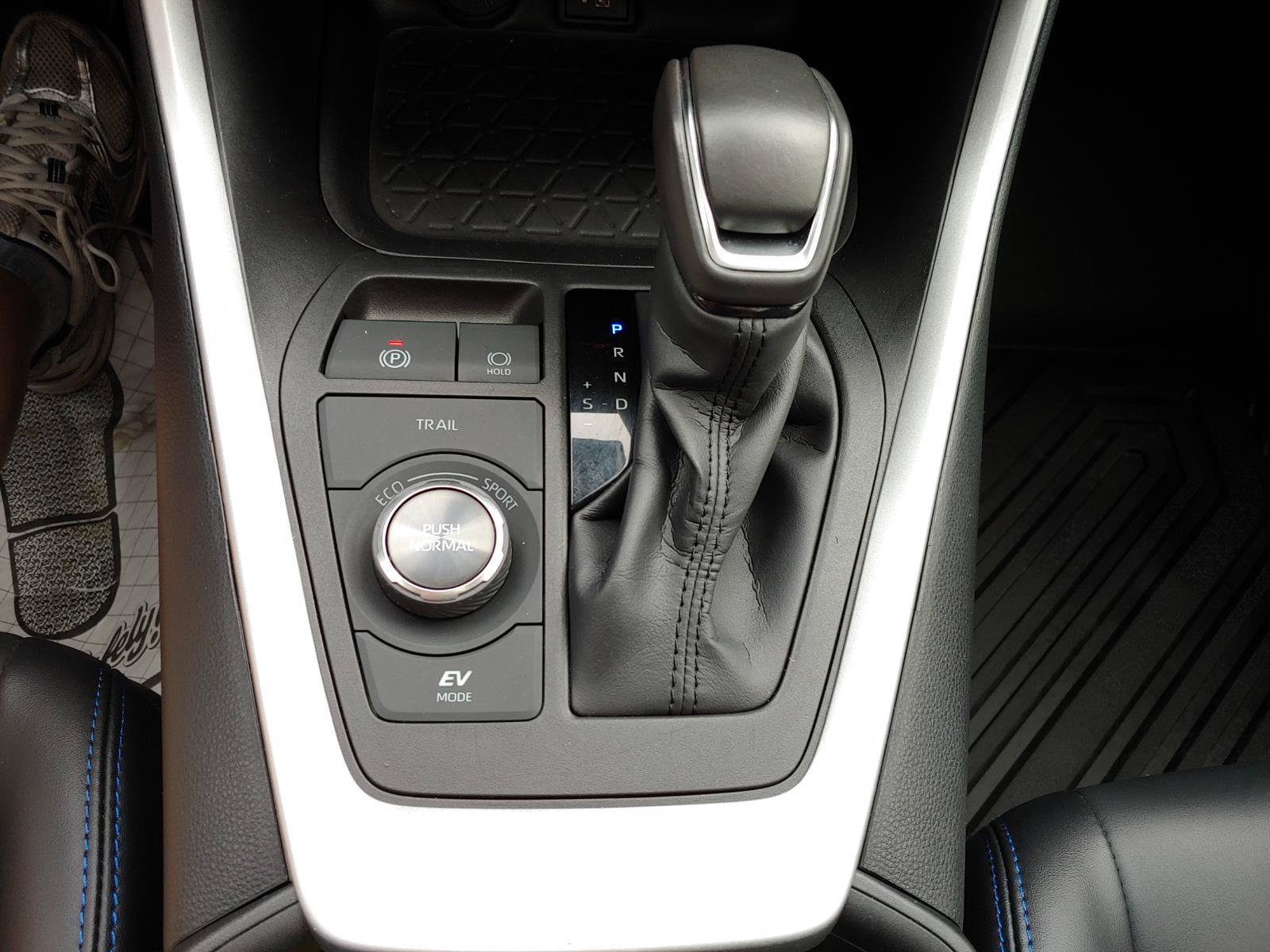 Used 2024 Toyota RAV4 XSE AWD/4WD image 23
