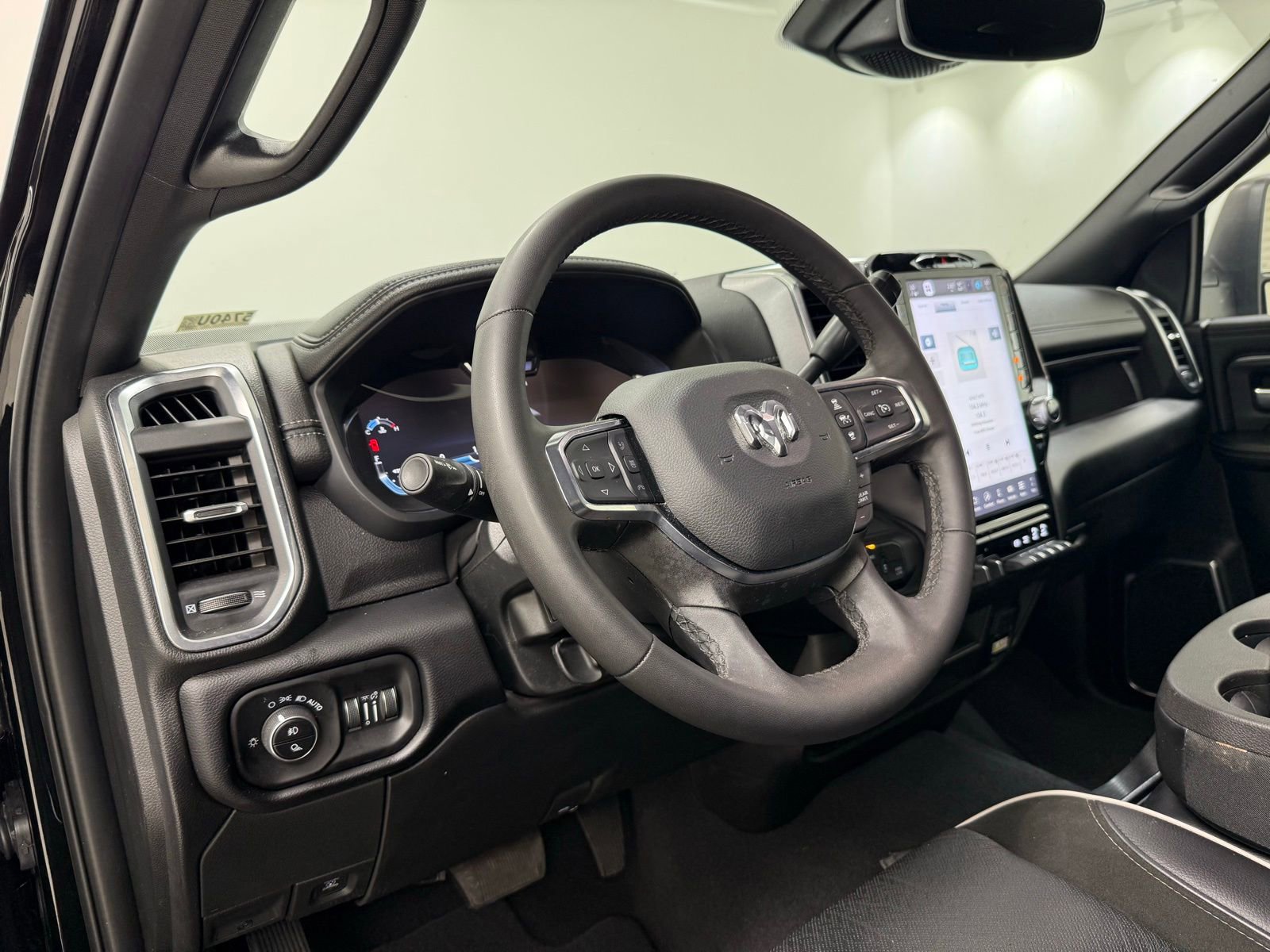 Used 2025 RAM 2500 Laramie image 15