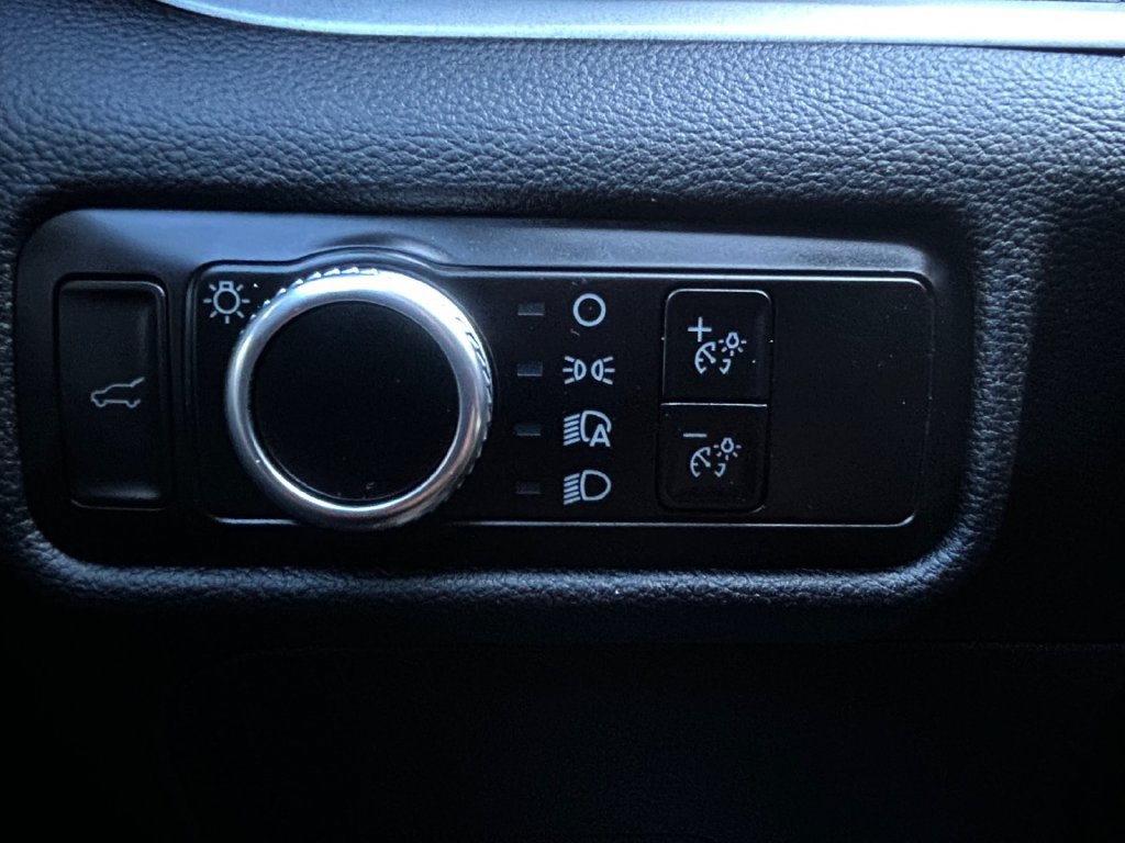 Used 2023 Ford Explorer XLT RWD image 11