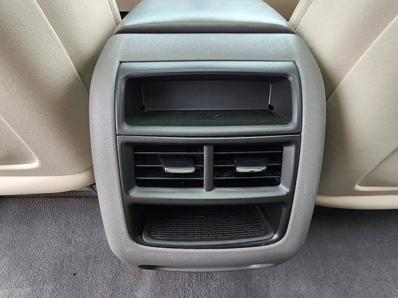 Used 2017 Cadillac XT5 Luxury w/ Driver Awareness Package AWD/4WD image 17