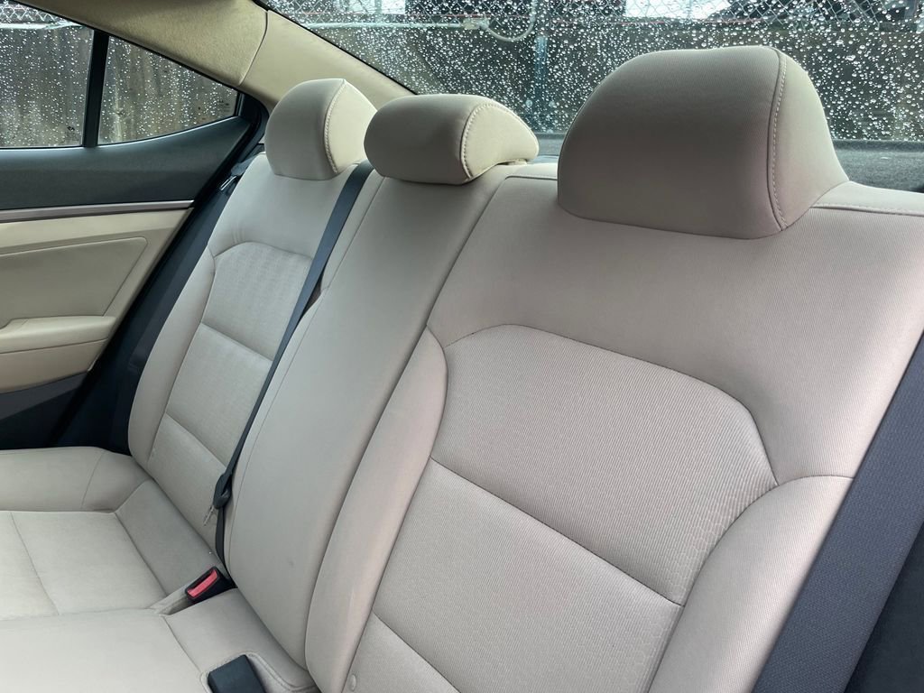 Used 2017 Hyundai Elantra SE image 8