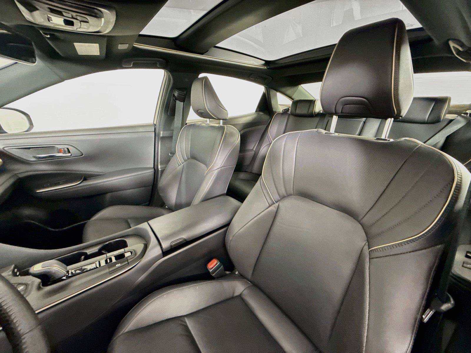 Certified 2023 Toyota Crown Platinum AWD/4WD image 3