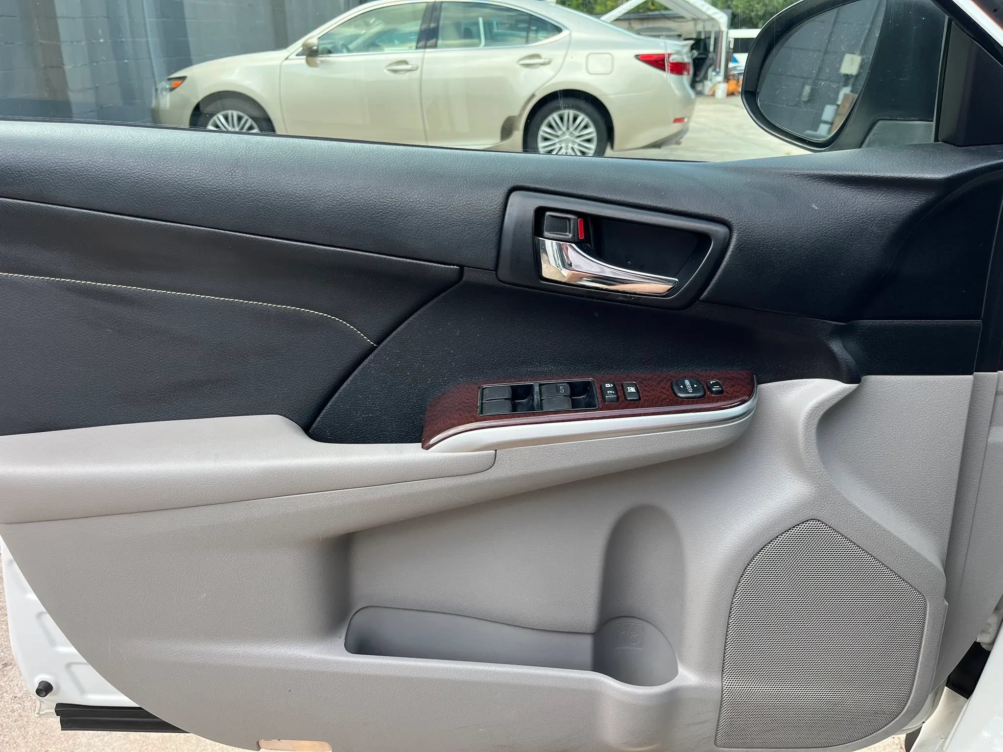 Used 2014 Toyota Camry XLE FWD image 16