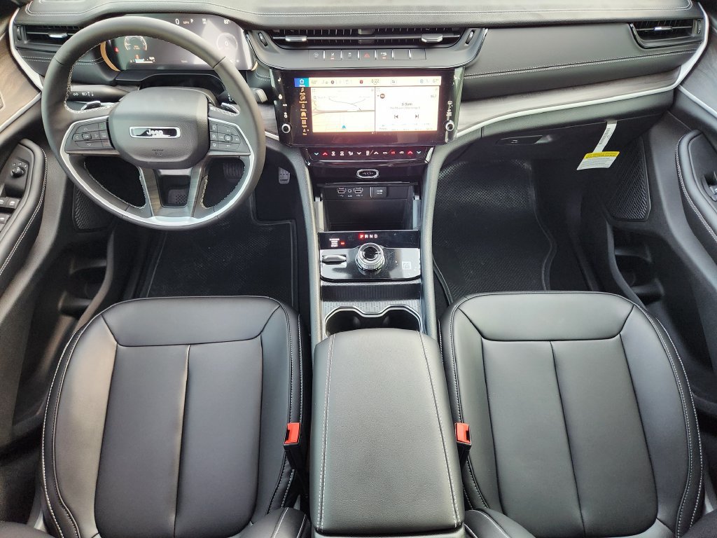 New 2026 Jeep Grand Cherokee L Limited w/ Limited Altitude Package AWD/4WD image 18
