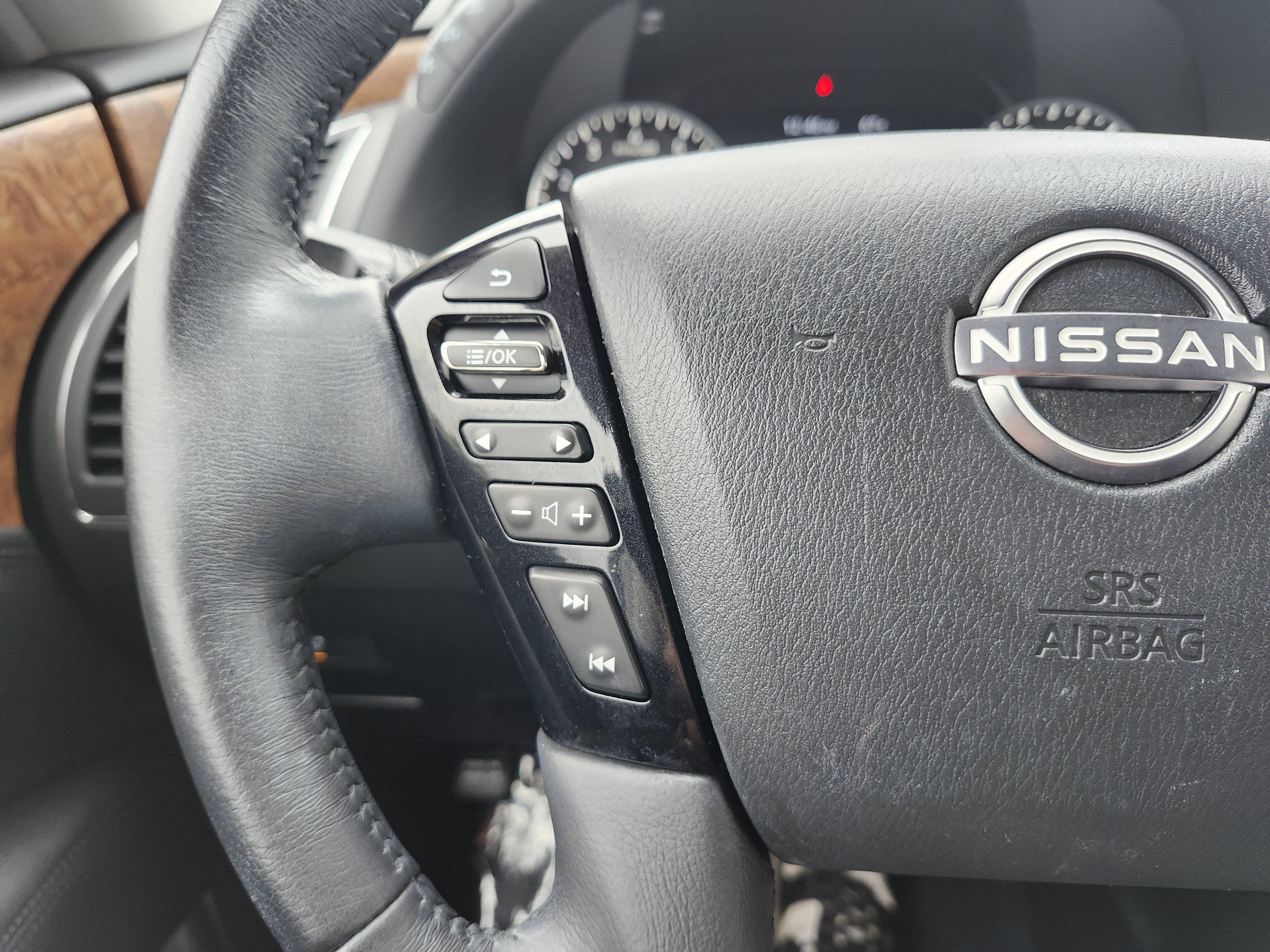 Used 2023 Nissan Armada SL w/ Captain's Chairs Package AWD/4WD image 41
