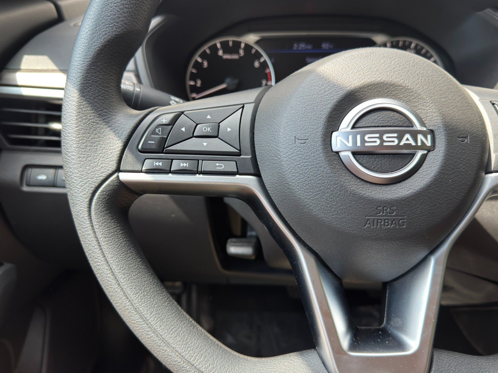 Used 2023 Nissan Altima 2.5 SV FWD image 19