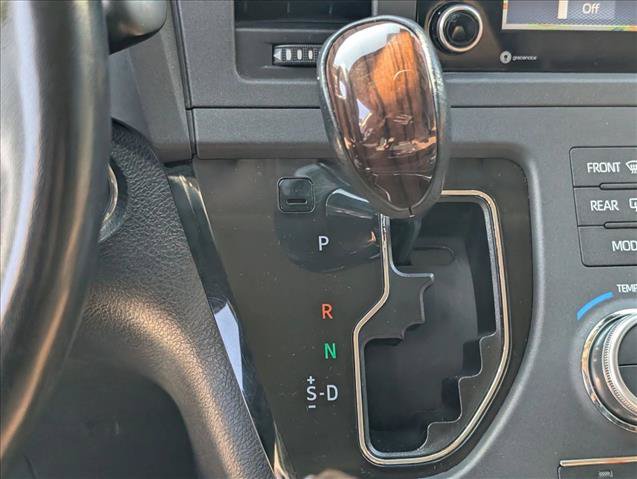 Used 2019 Toyota Sienna Limited Premium w/ Carpet Mat Package FWD image 11