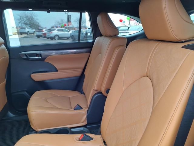 New 2026 Toyota Highlander Platinum image 20