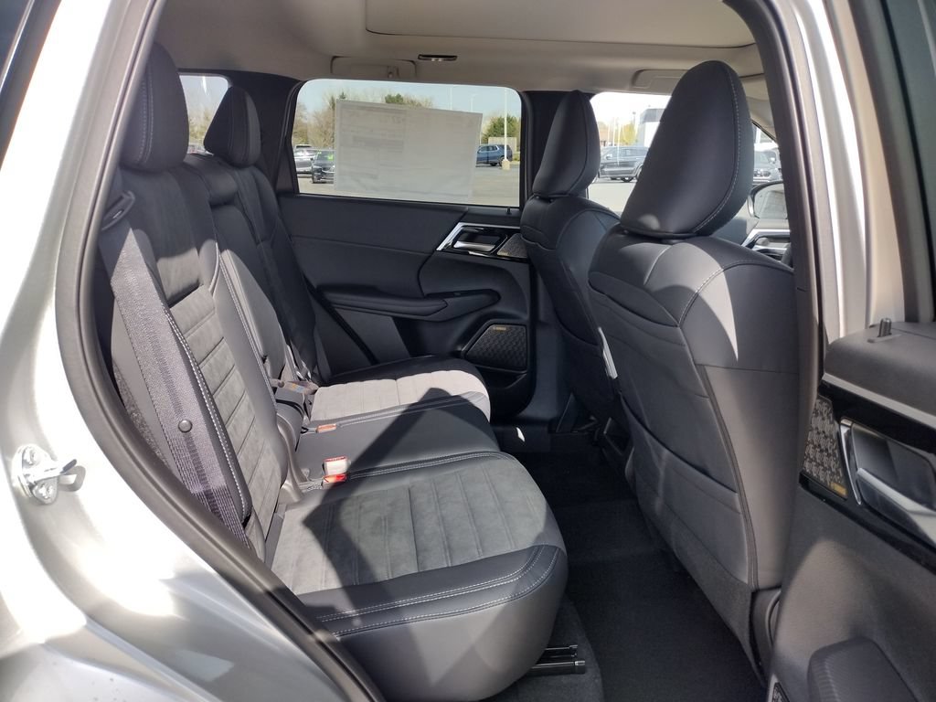 New 2026 Mitsubishi Outlander SE AWD/4WD image 11