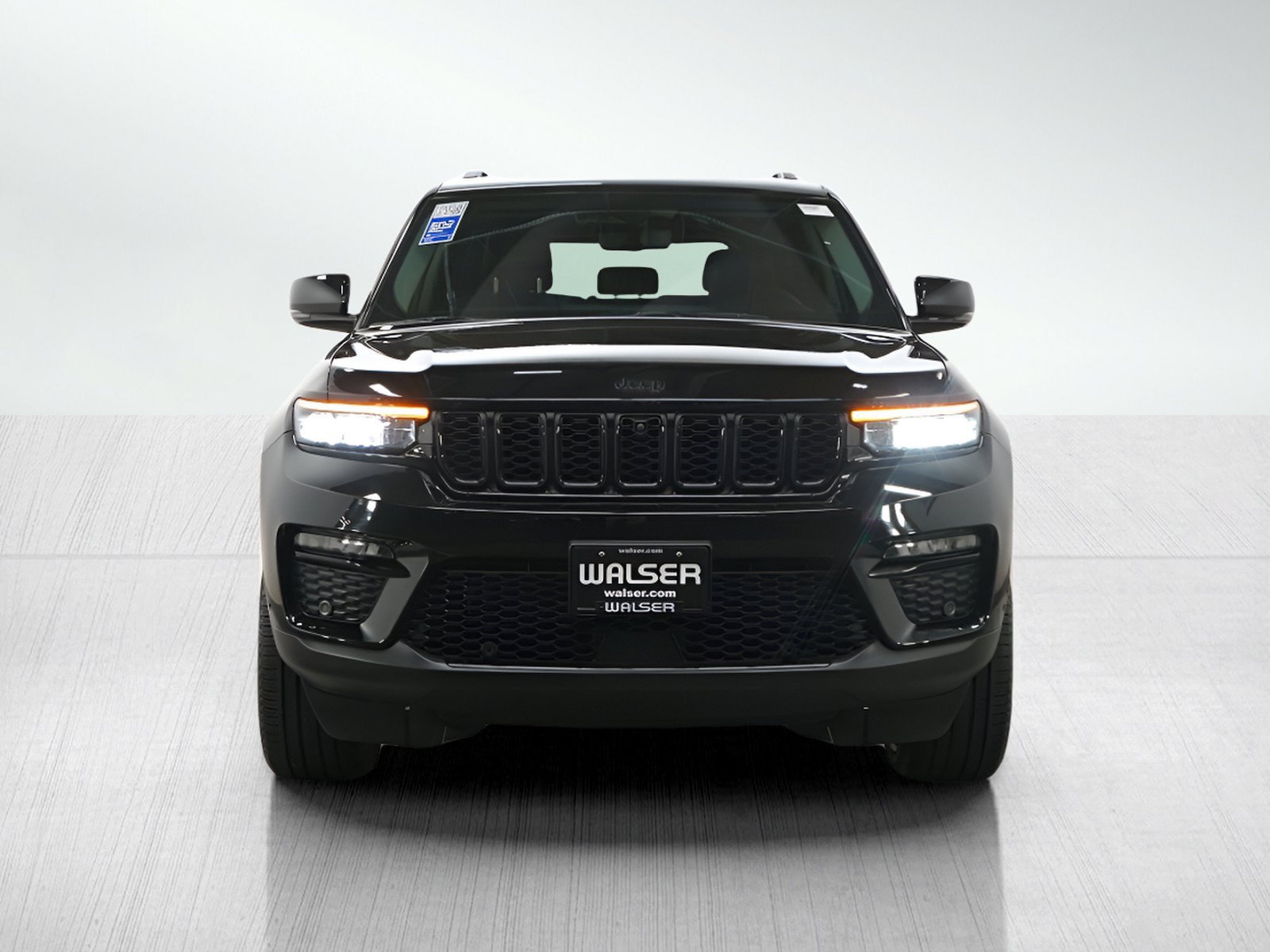 Used 2023 Jeep Grand Cherokee Limited w/ Luxury Tech Group II AWD/4WD image 9