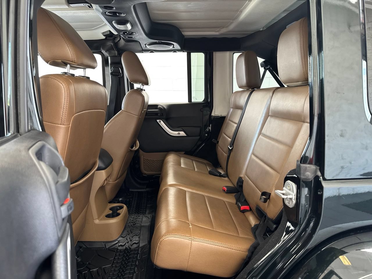 Used 2012 Jeep Wrangler Unlimited Sahara w/ Connectivity Group AWD/4WD image 34