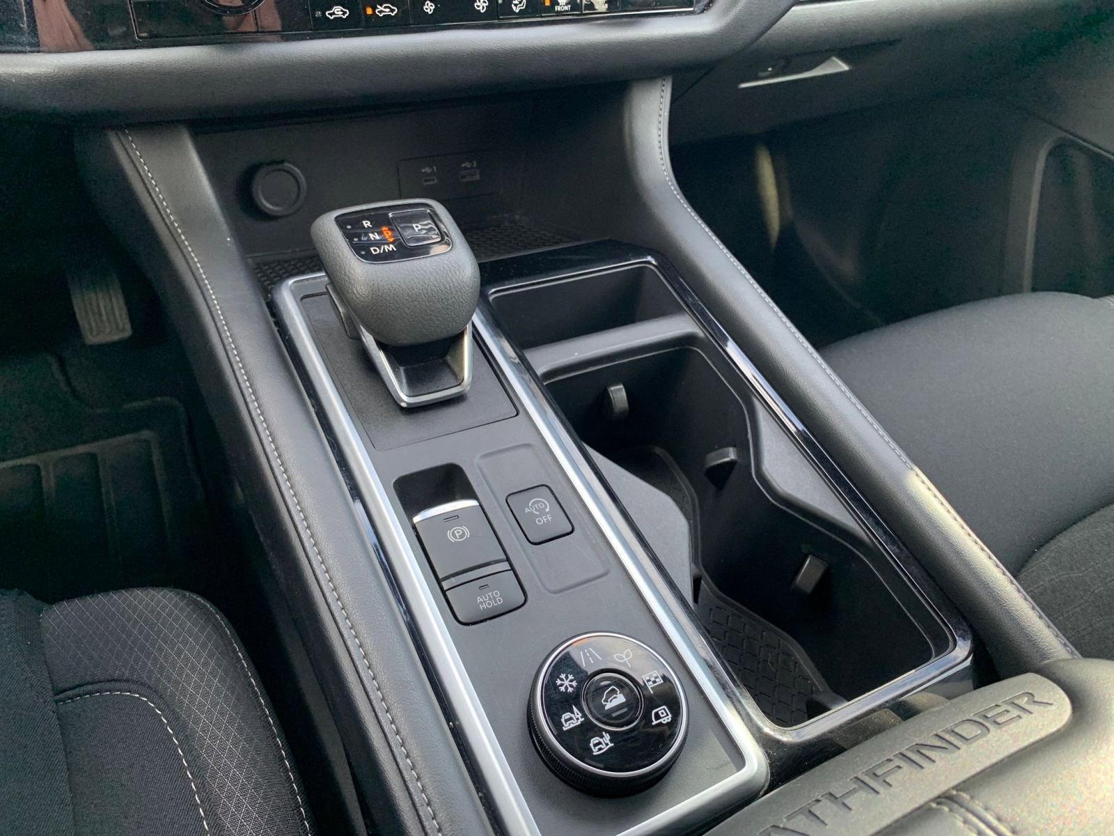 Used 2025 Nissan Pathfinder SV image 44