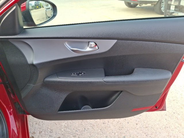 Used 2023 Kia Forte LXS image 9