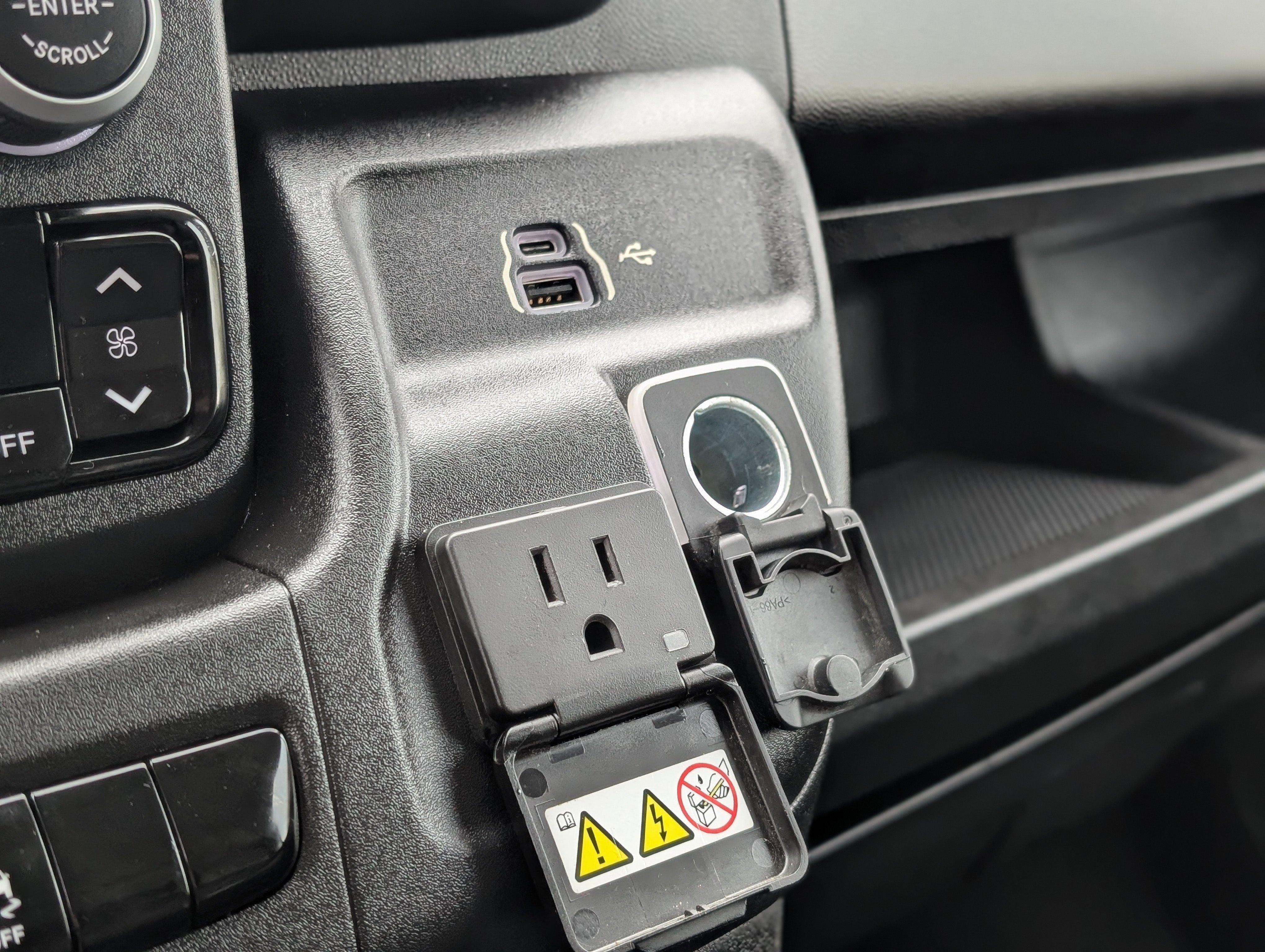 Used 2023 RAM ProMaster 2500 w/ Premium Appearance Group image 22