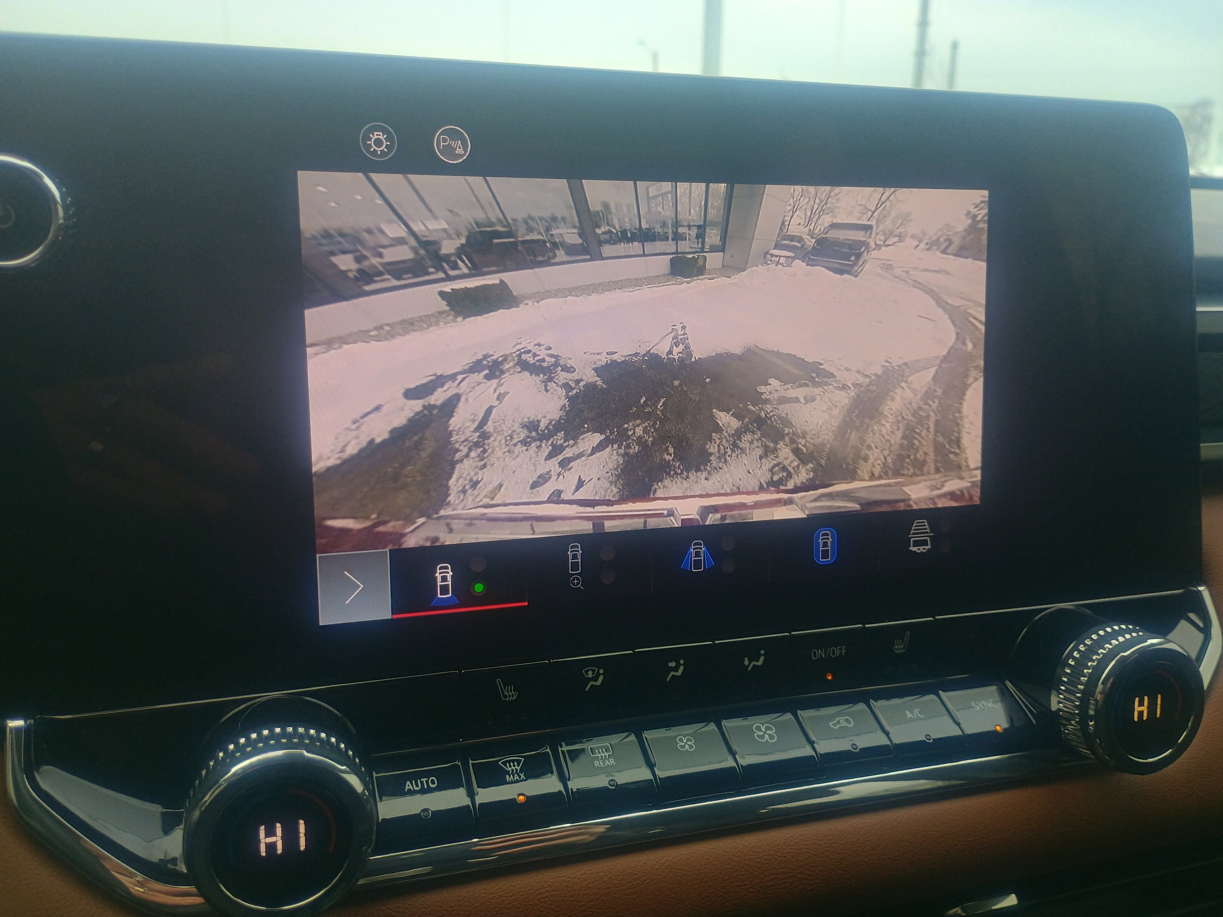 Used 2024 GMC Canyon AT4 w/ Technology Package image 28