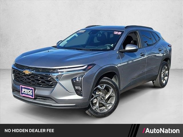 Used 2025 Chevrolet Trax LT FWD image 1