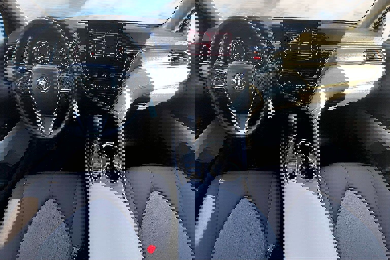 Used 2024 Toyota Camry LE image 7