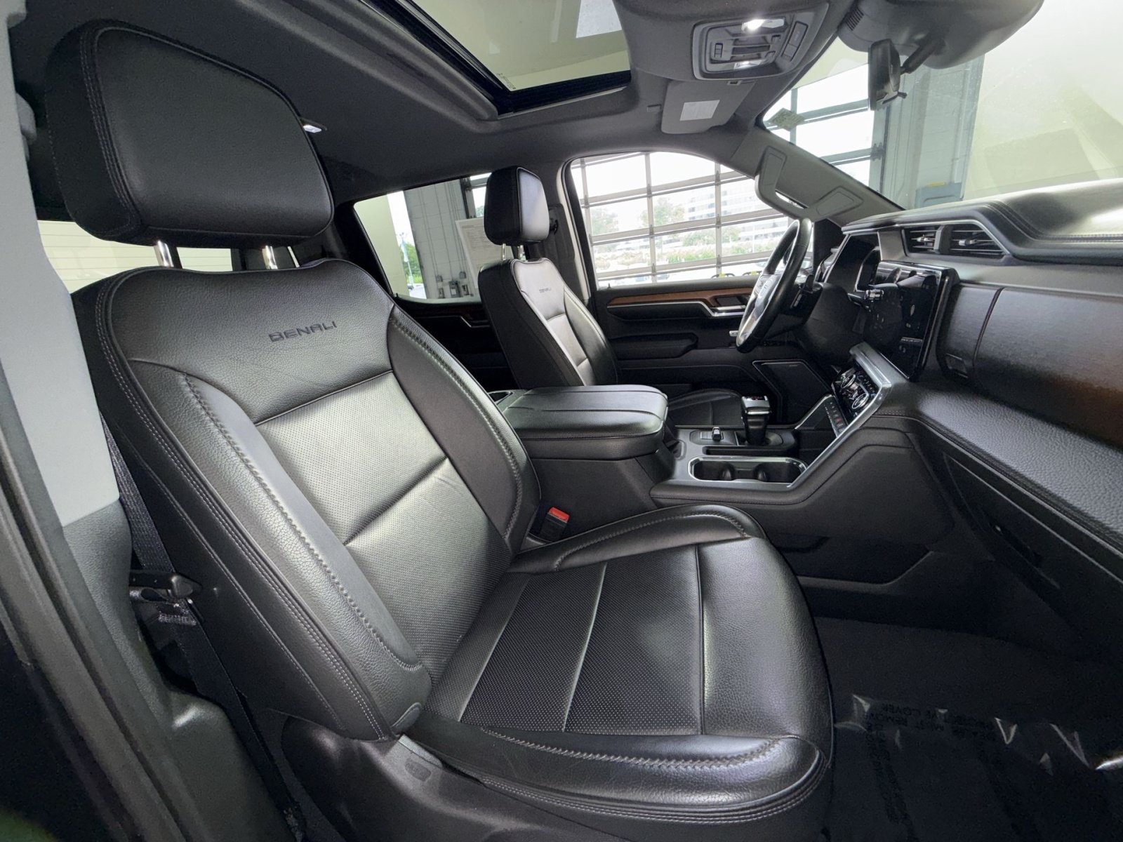 Used 2023 GMC Sierra 1500 Denali w/ Technology Package AWD/4WD image 28