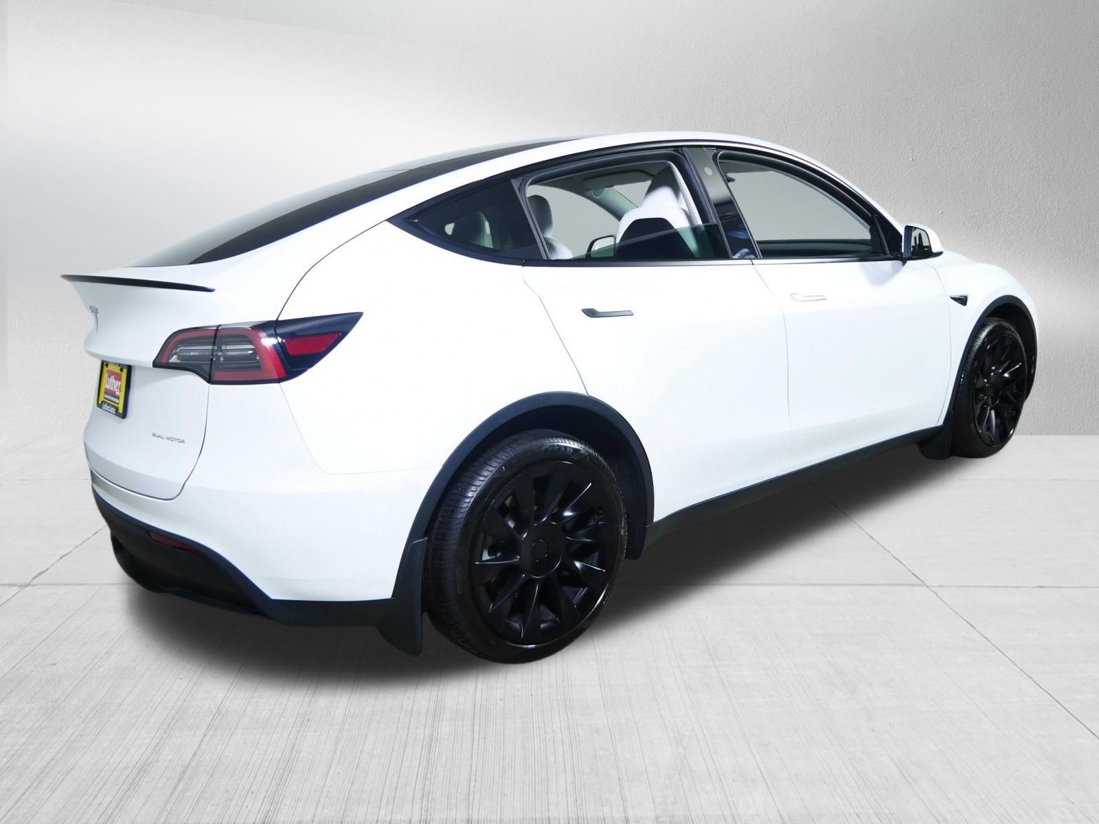 Used 2023 Tesla Model Y Long Range AWD/4WD image 7
