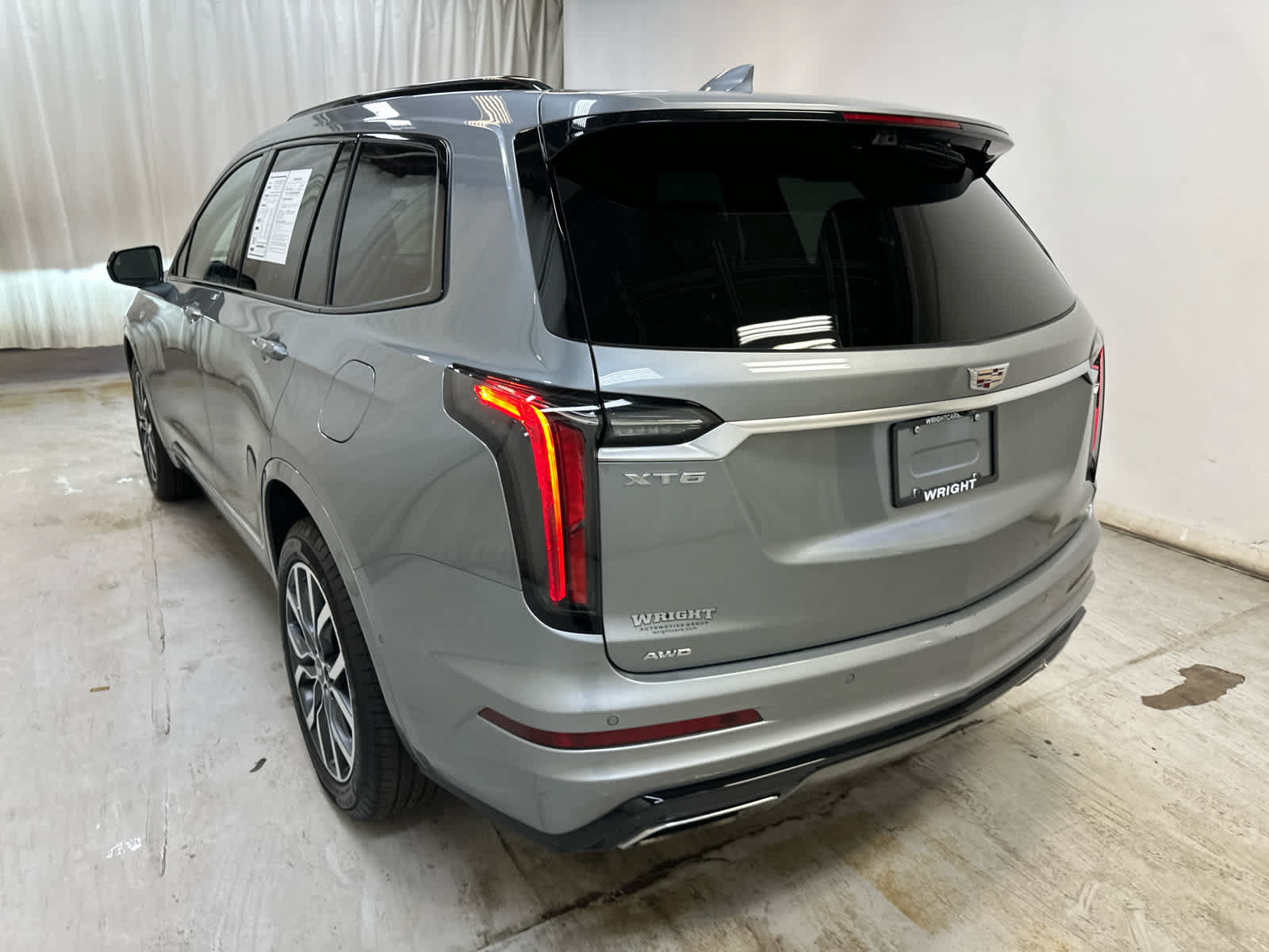 Used 2024 Cadillac XT6 Sport w/ Technology Package AWD/4WD image 2