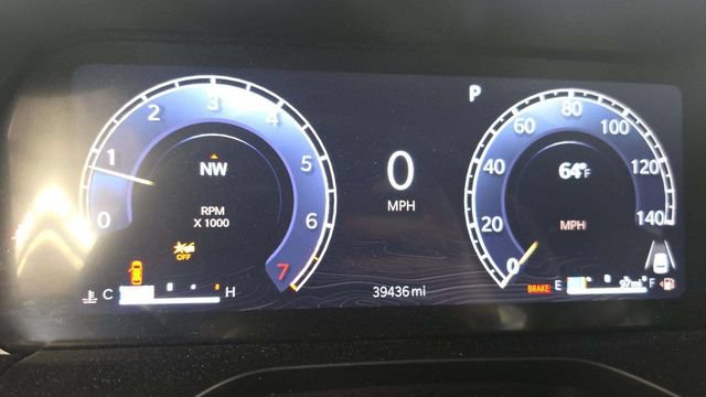 Used 2025 Jeep Grand Cherokee Altitude AWD/4WD image 14