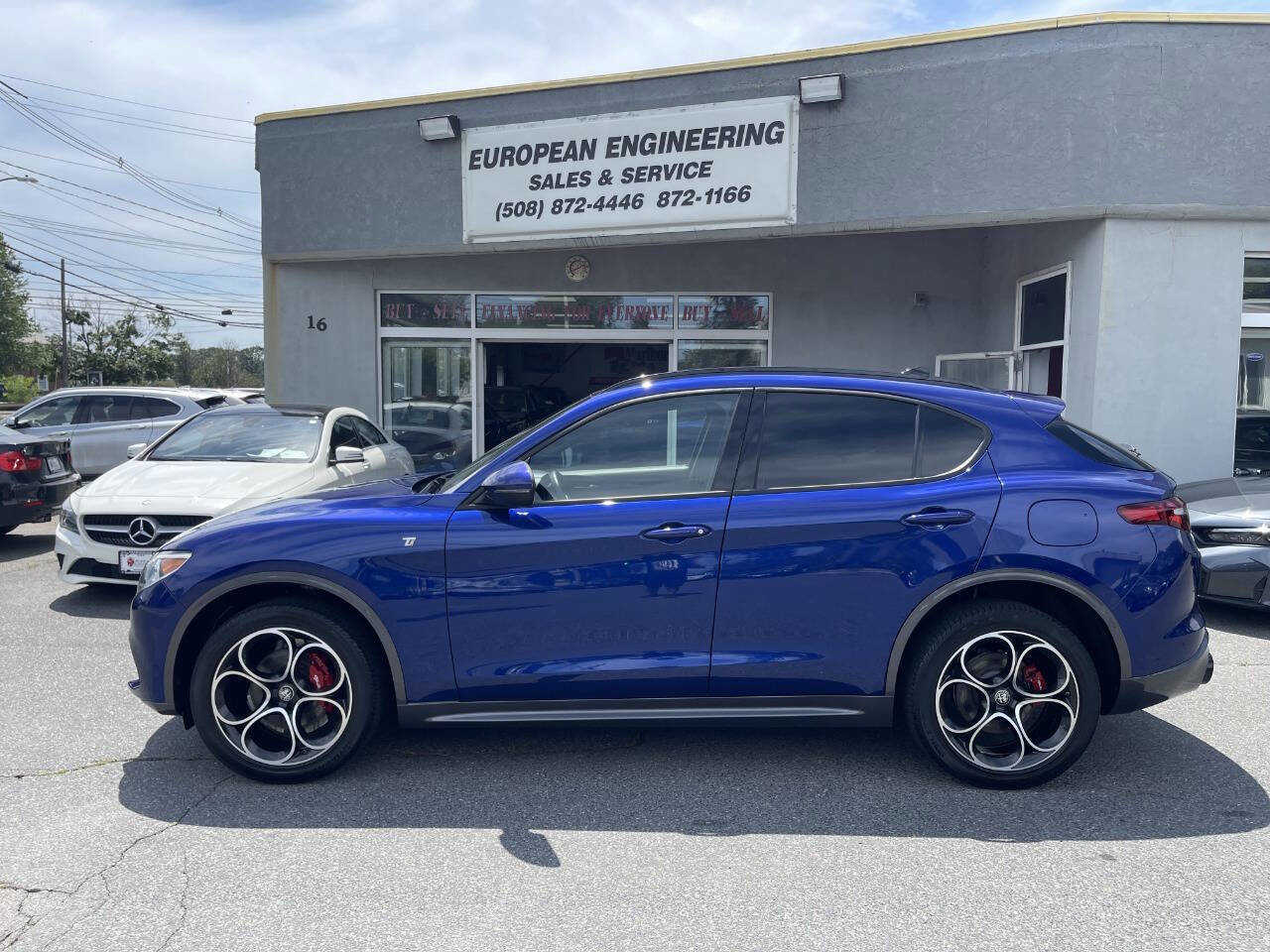 Used 2022 Alfa Romeo Stelvio Ti image 4