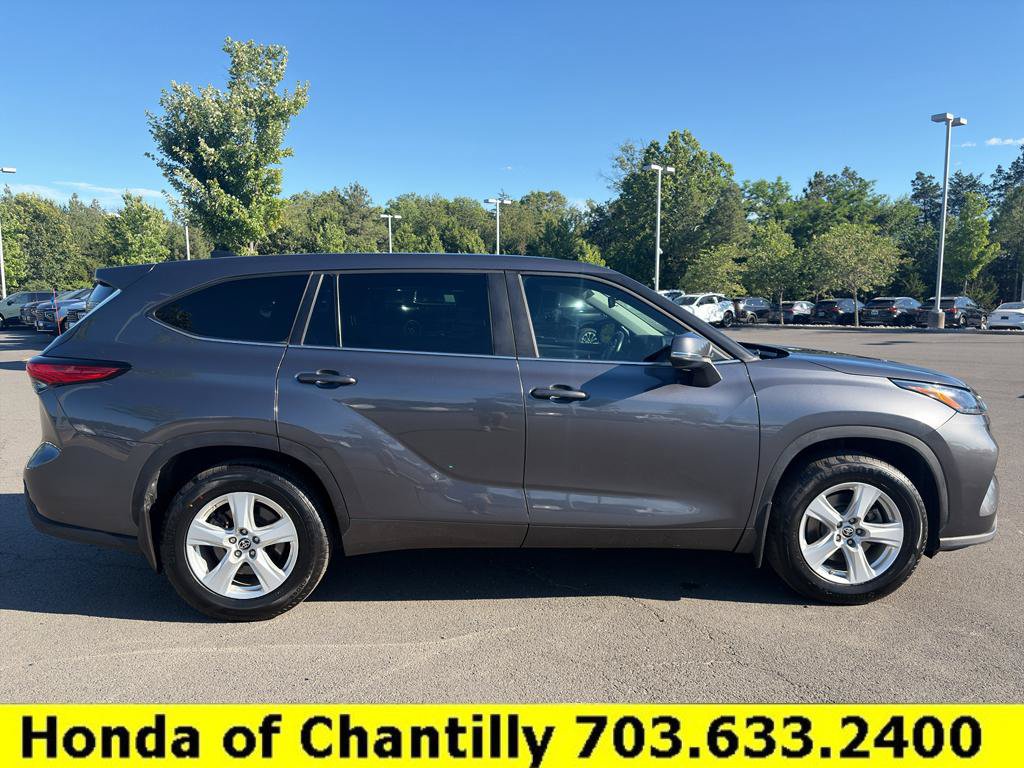 Used 2023 Toyota Highlander LE AWD/4WD image 8