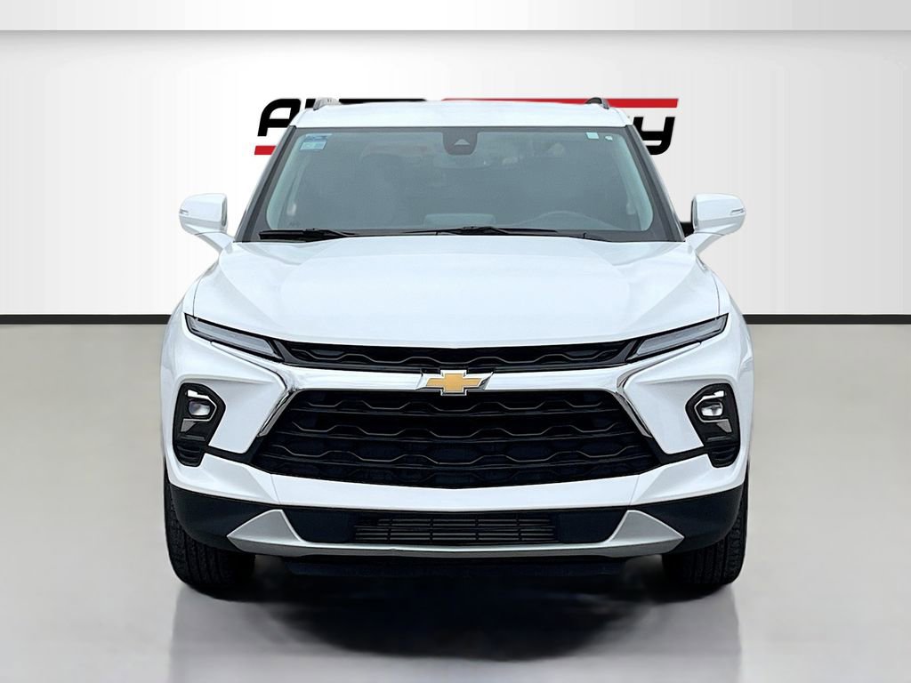 Used 2024 Chevrolet Blazer LT image 2