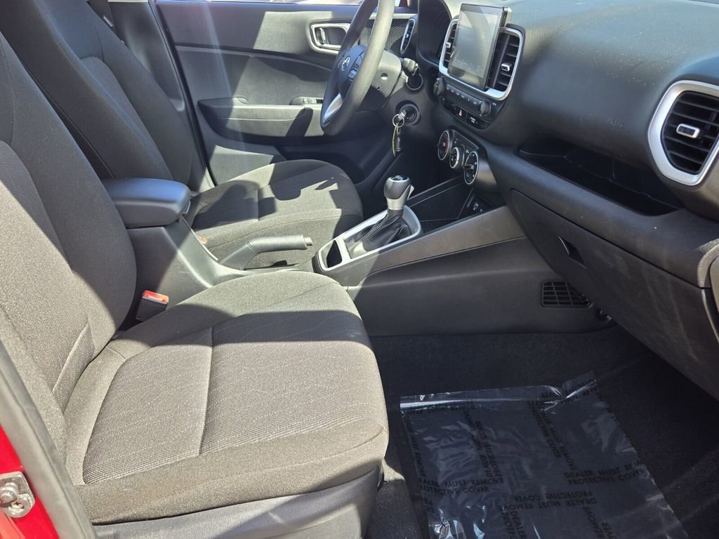 Certified 2025 Hyundai Venue SE FWD image 16