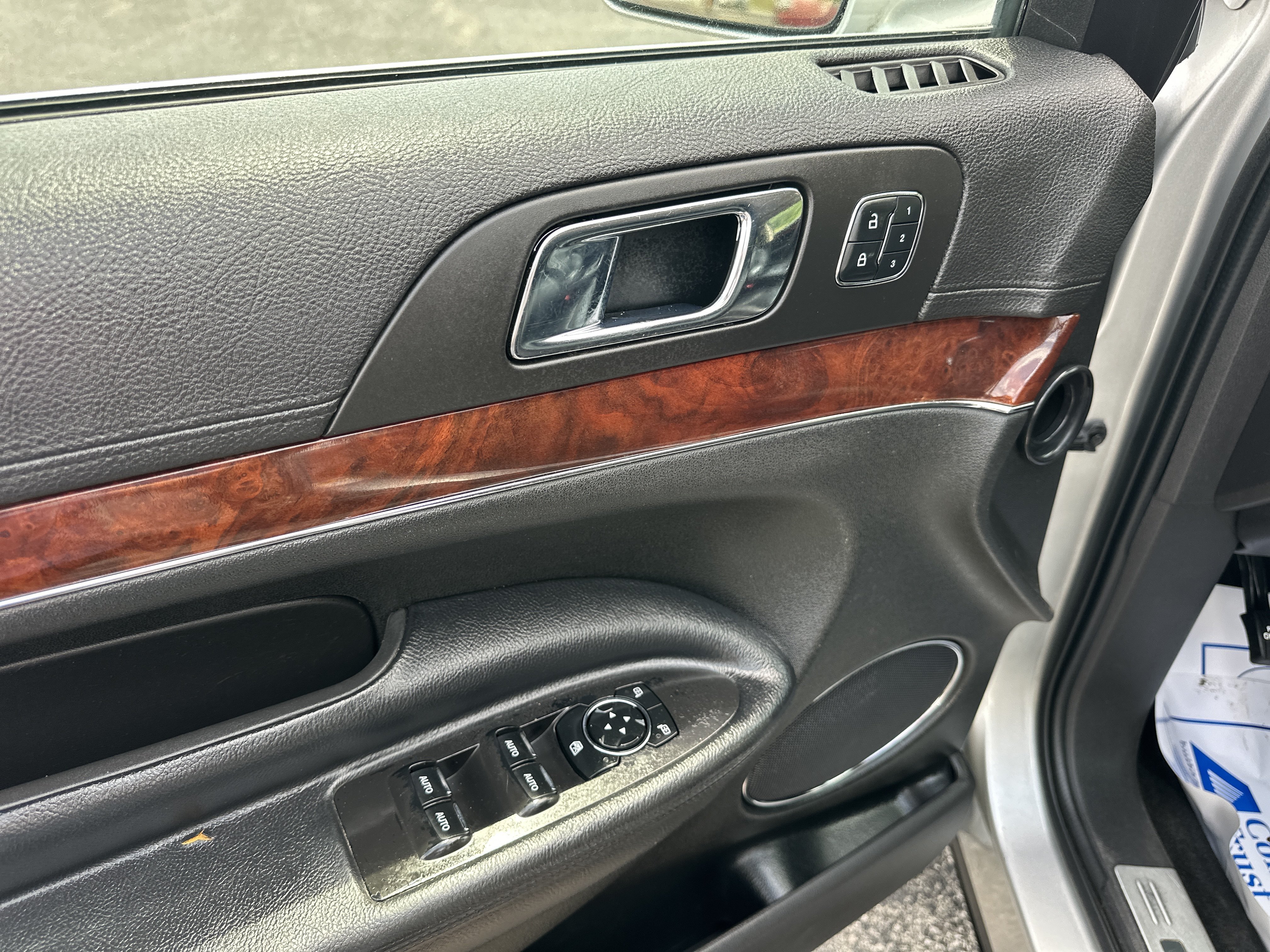 Used 2019 Lincoln MKT AWD image 9