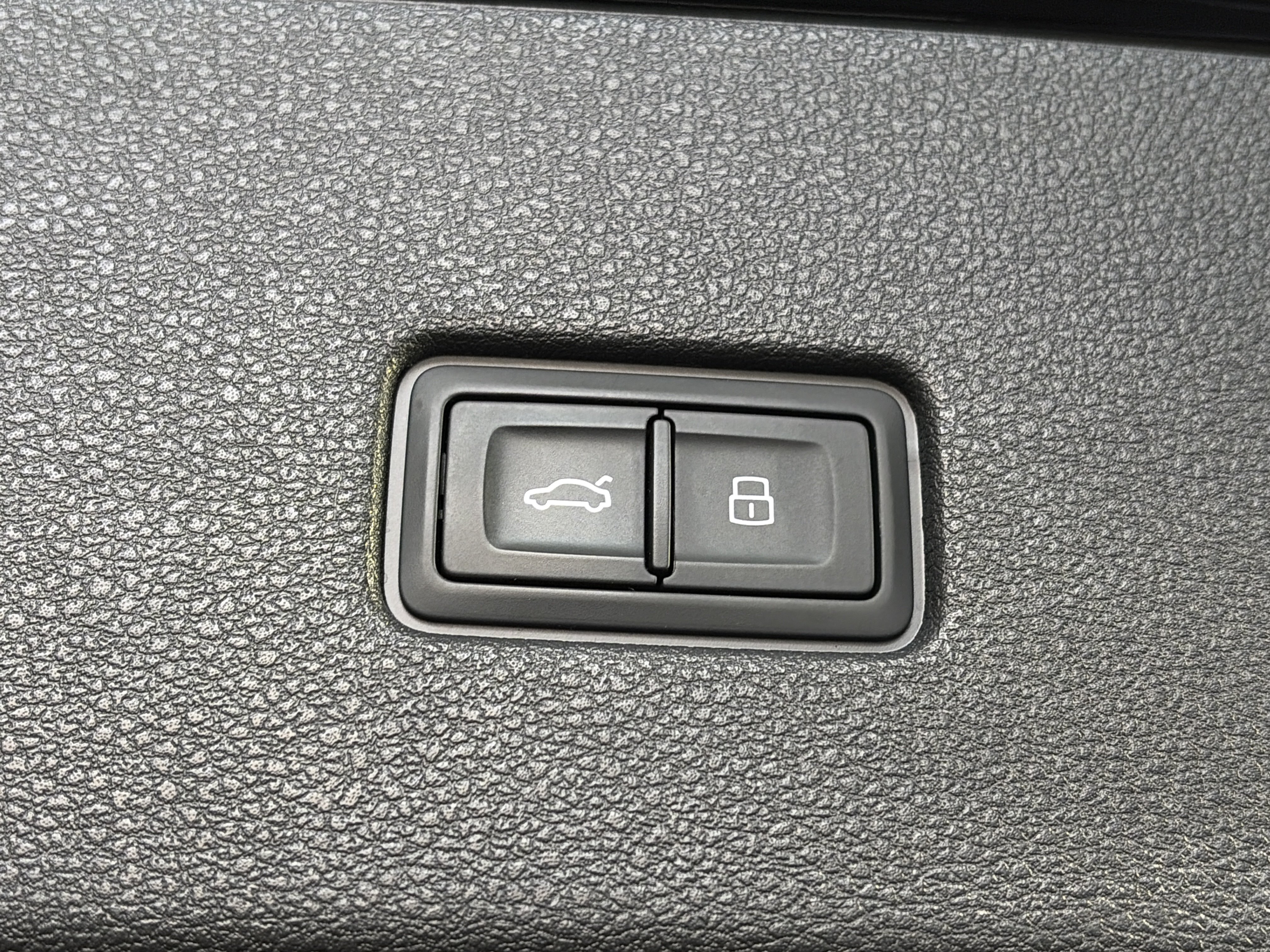 Used 2019 Audi Q8 Premium Plus AWD/4WD image 15