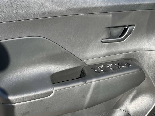 New 2027 Hyundai Kona SE FWD image 21