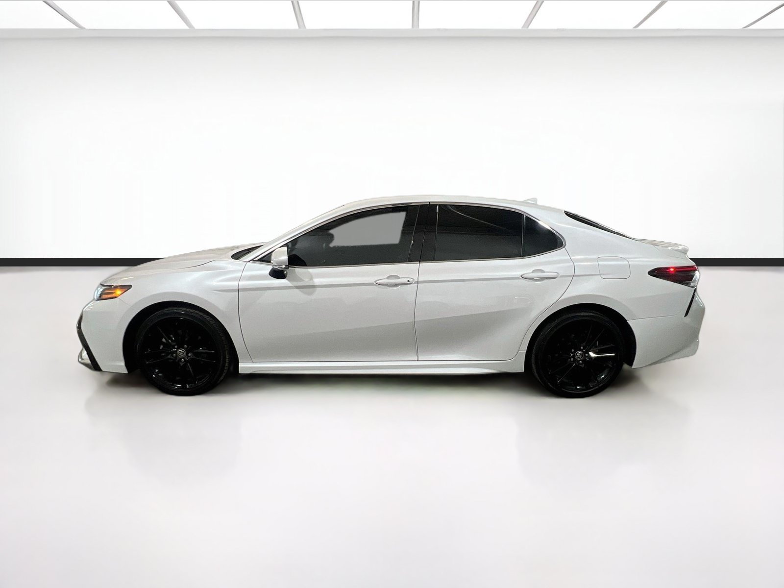 Used 2024 Toyota Camry XSE FWD image 22