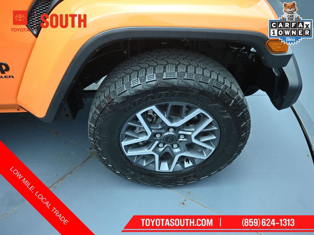 Used 2025 Jeep Wrangler Sahara w/ Technology Group AWD/4WD image 37