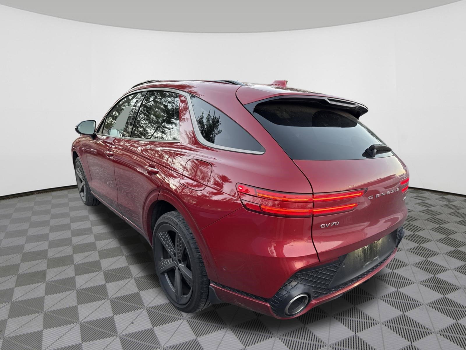 Used 2023 Genesis GV70 3.5T Sport w/ Sport Prestige Package image 4