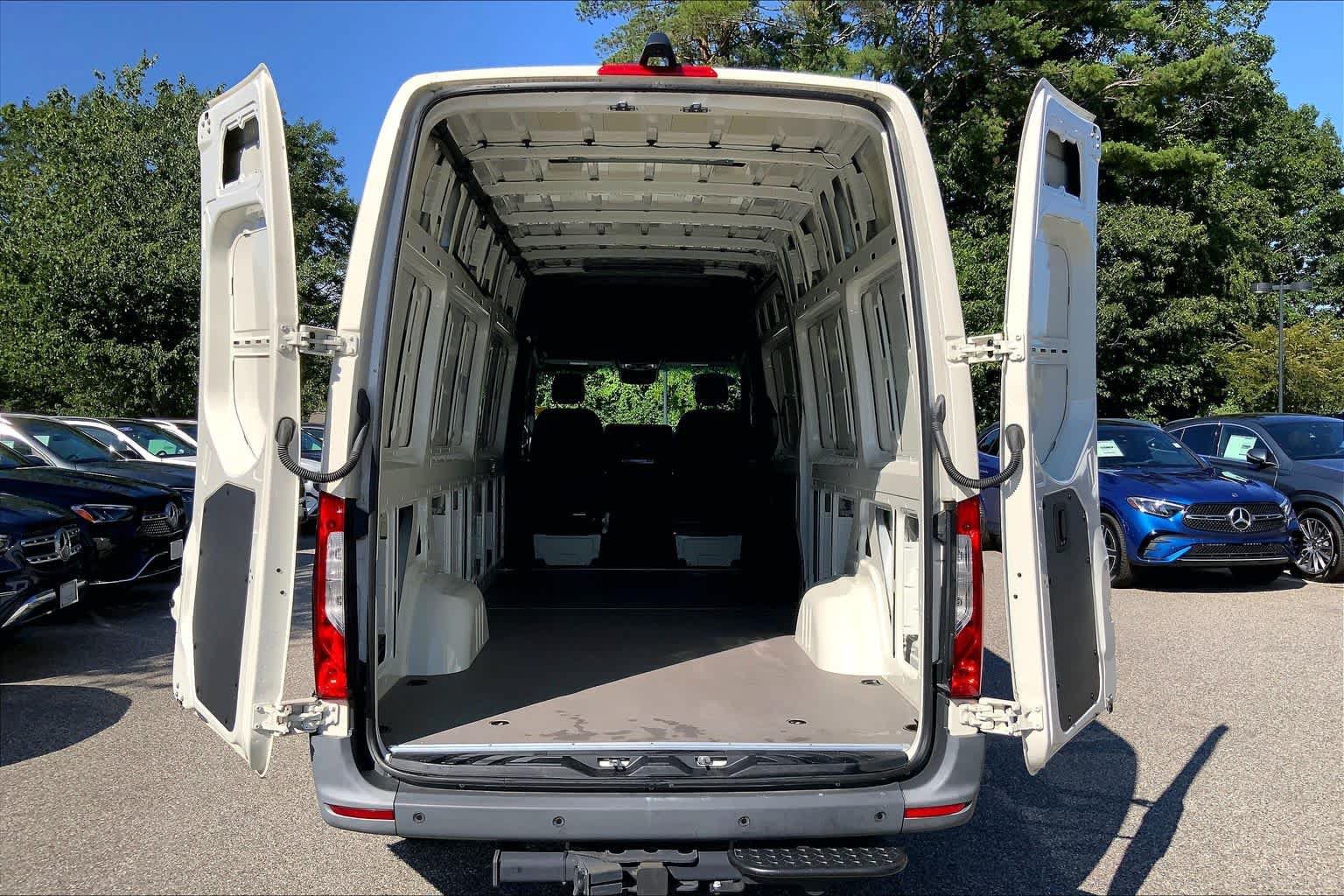 Used 2022 Mercedes-Benz Sprinter 2500 image 36