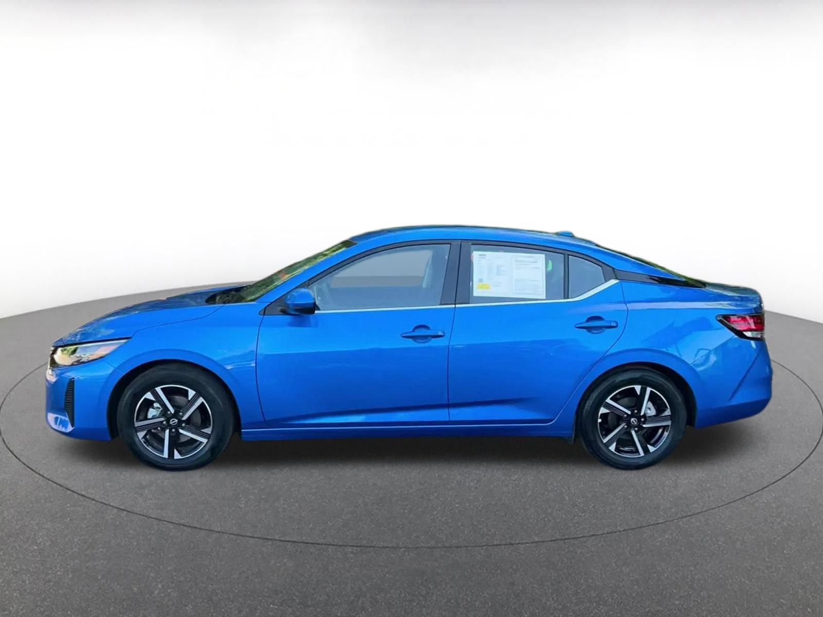 Used 2025 Nissan Sentra SV FWD image 9