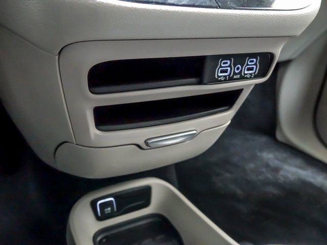 Used 2023 Chrysler Pacifica Touring-L image 21