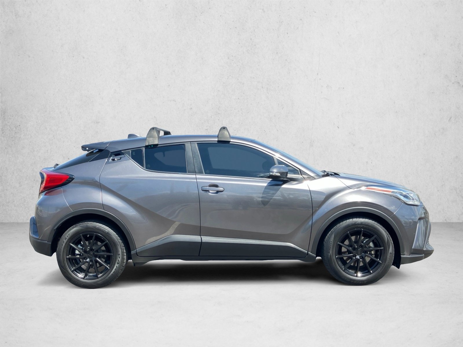 Used 2021 Toyota C-HR LE FWD image 4