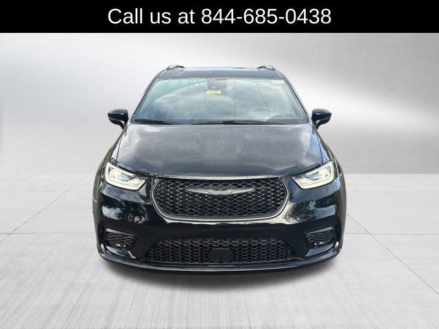 New 2026 Chrysler Pacifica Limited w/ S Appearance Package FWD image 2