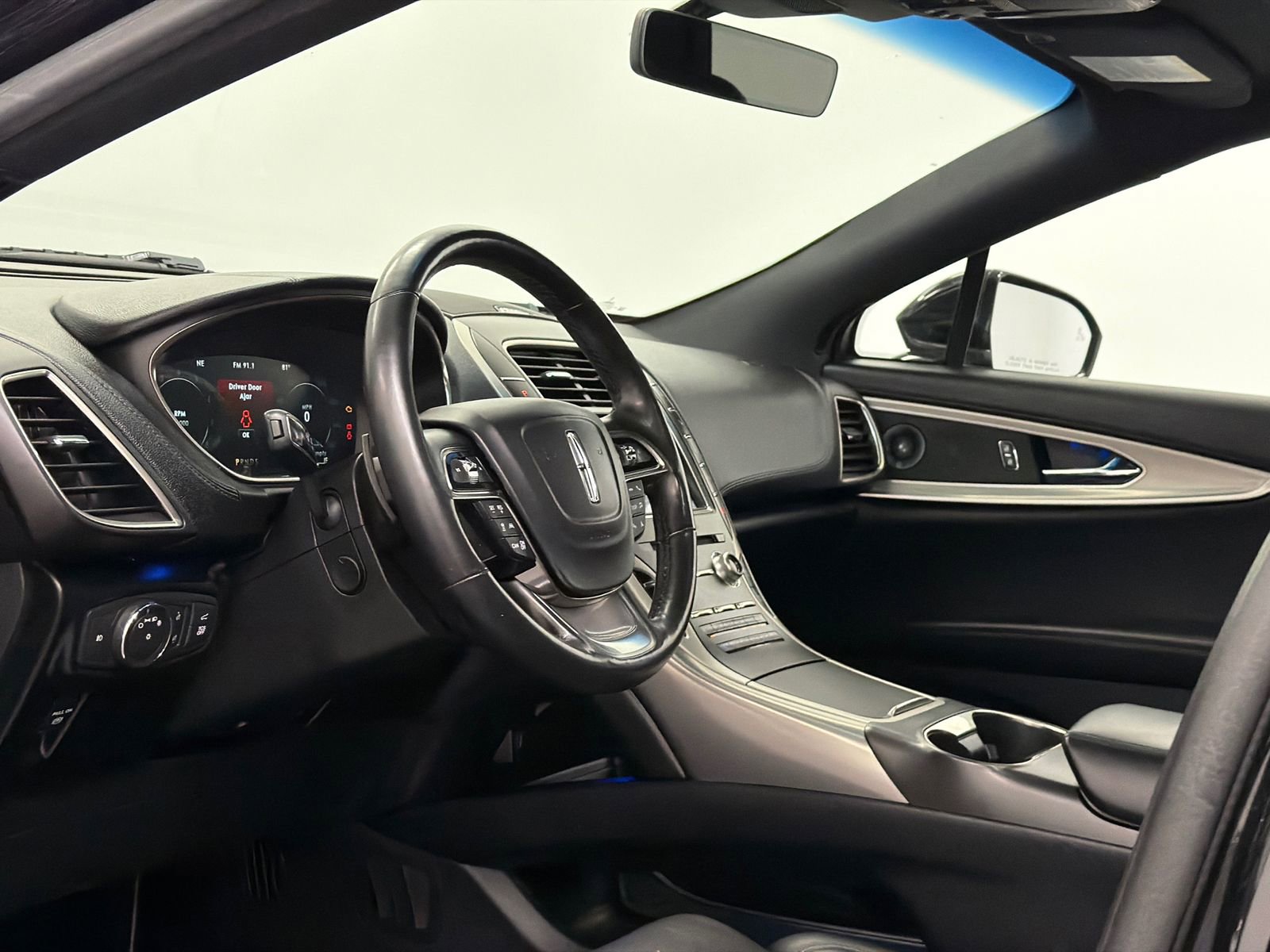 Used 2019 Lincoln Nautilus Reserve FWD image 16