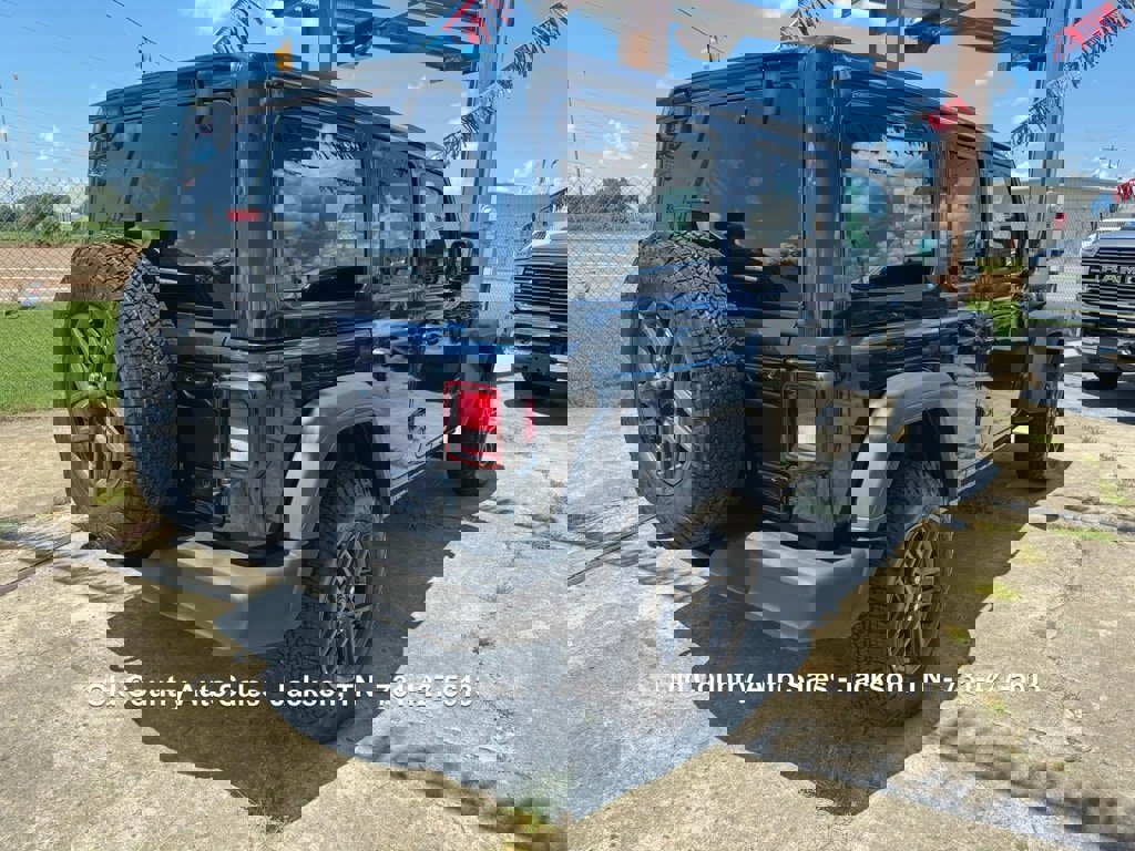 Used 2025 Jeep Wrangler Sport image 7