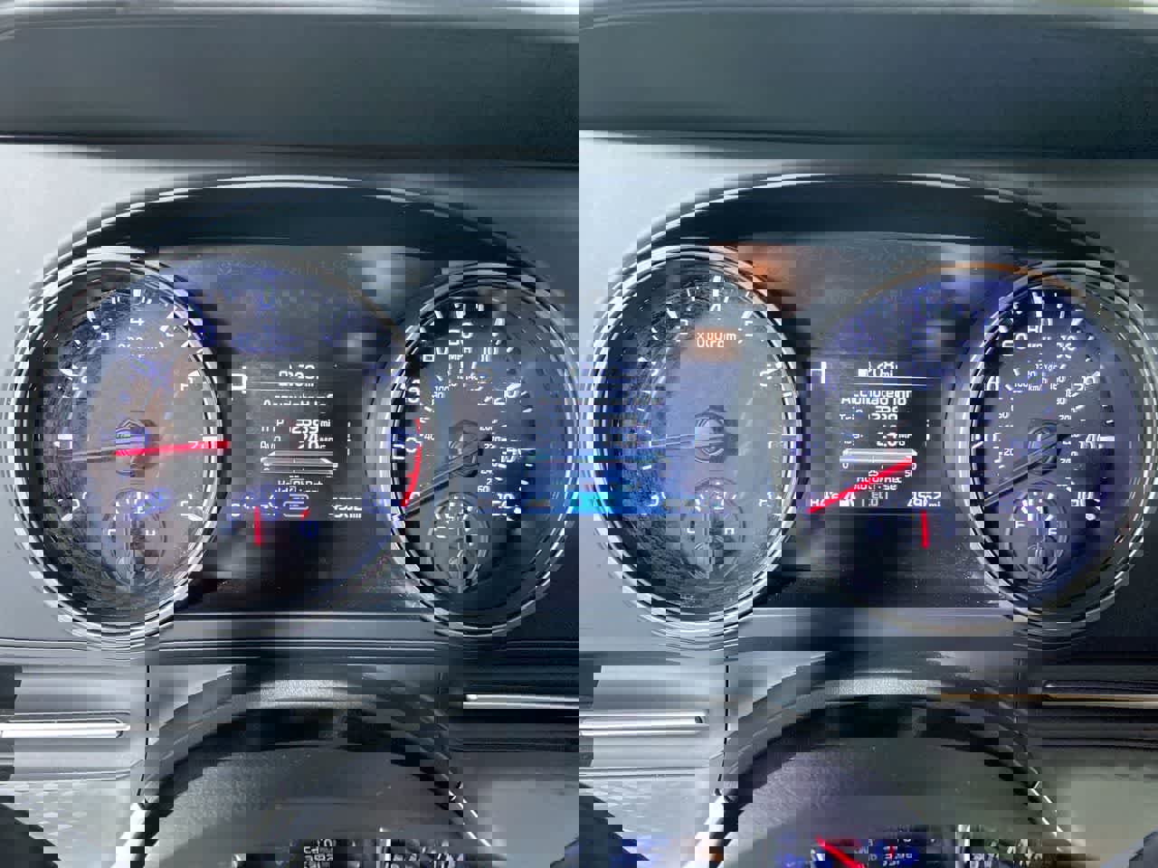 Used 2024 Kia Carnival LX image 23