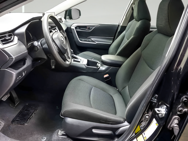 Used 2025 Toyota RAV4 LE FWD image 8