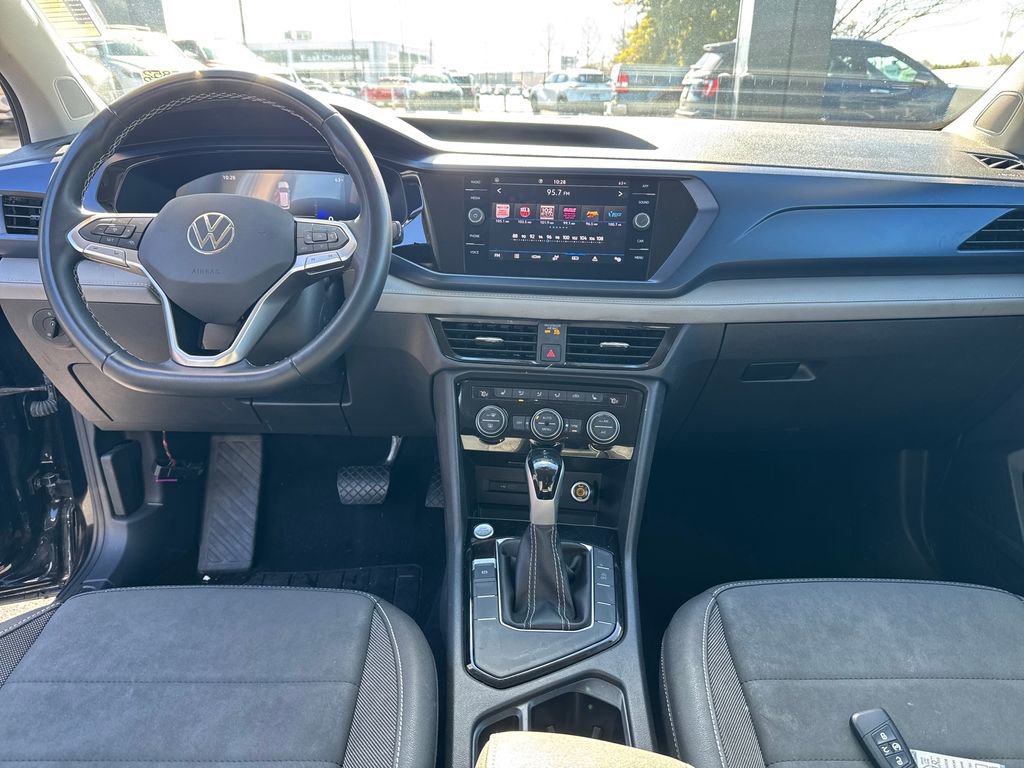 Used 2024 Volkswagen Taos SE image 15