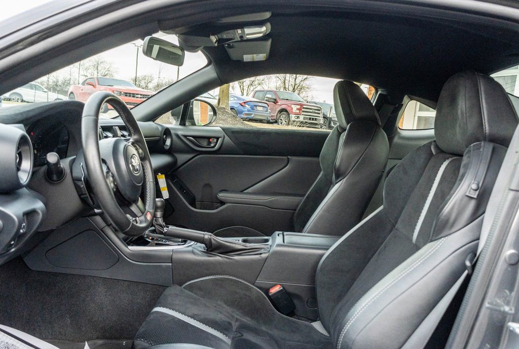 Used 2023 Toyota GR86 Premium w/ ALL Weather Mat Package (TMS) image 27